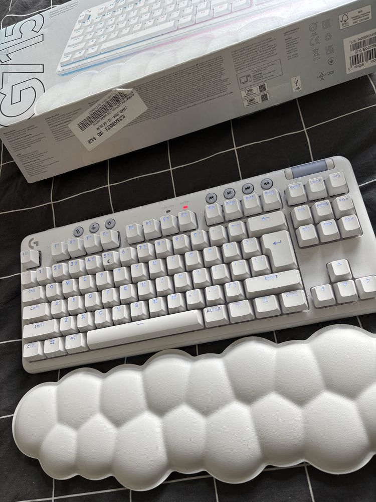 Klawiatura LOGITECH G715 Linear - bezprzewodowa! GWARWNCJA, jak nowa