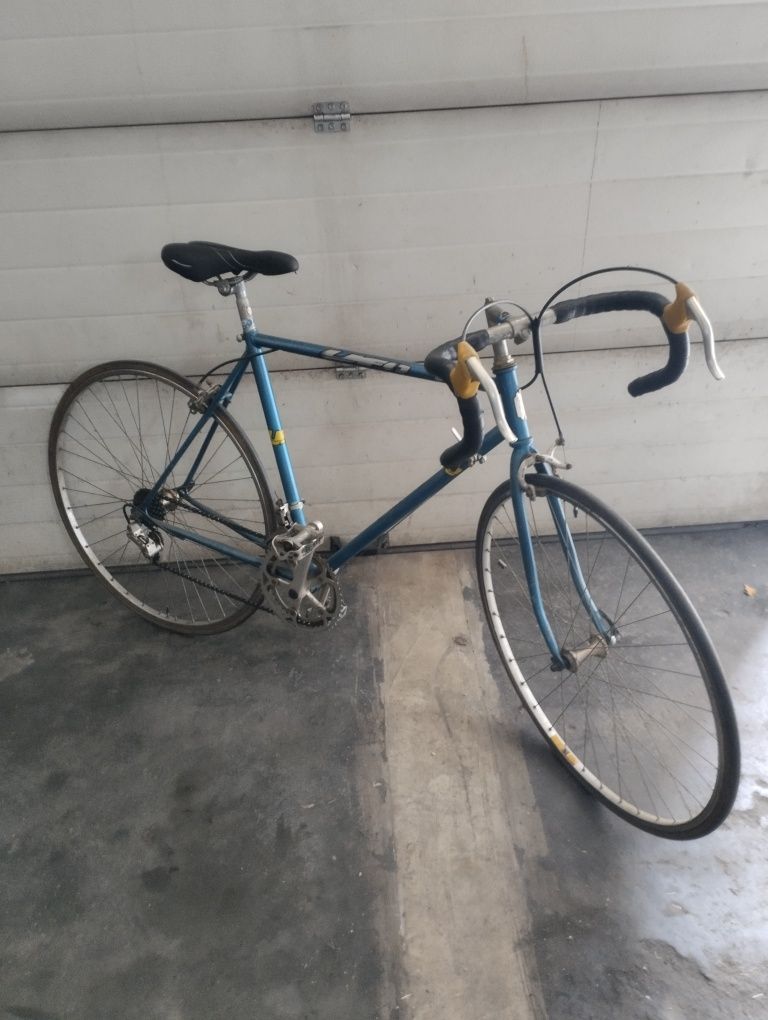 Bicicleta de corrida antiga usado mas em bom estado