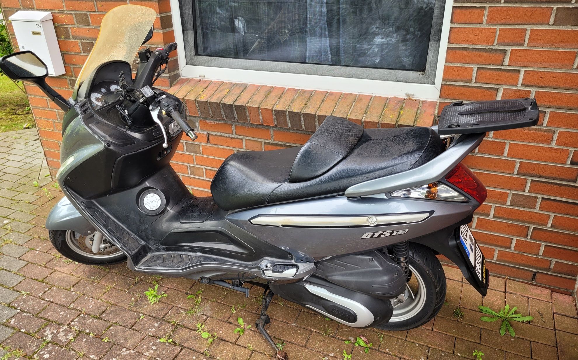 Maxi skuter SYM GTS 250 rok 2005 sprawny świeże opony i olej GIVI Maxi