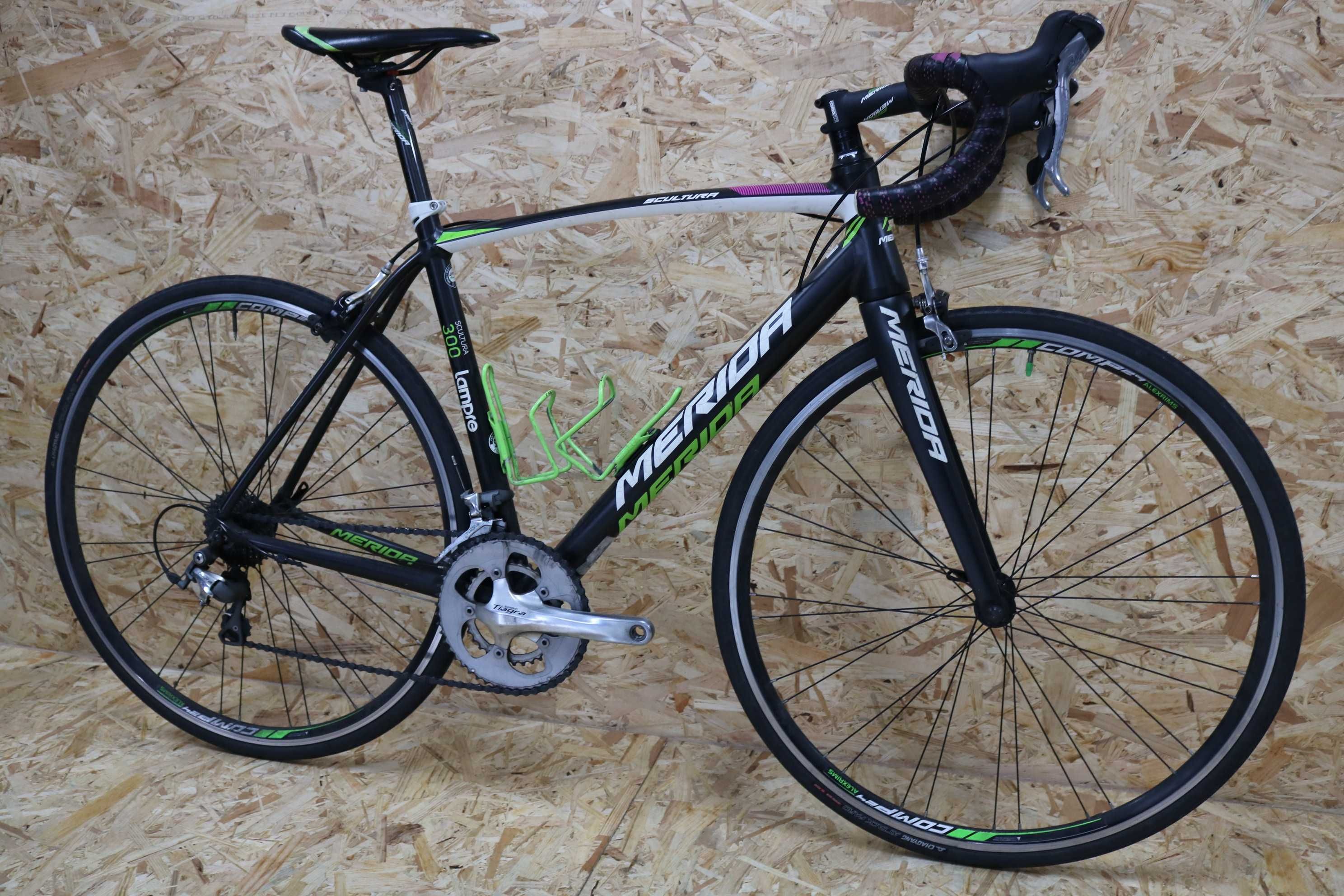 Bicicleta estrada Merida Scultura 300 - Shimano Tiagra 10v