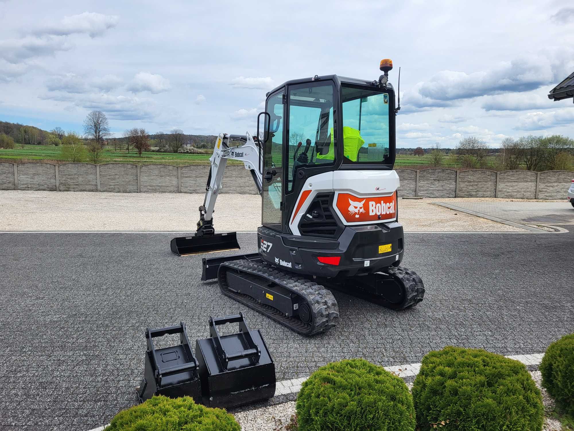 Wypożyczalnia Wynajem Minikoparka BOBCAT E 27 /BOBCAT E19