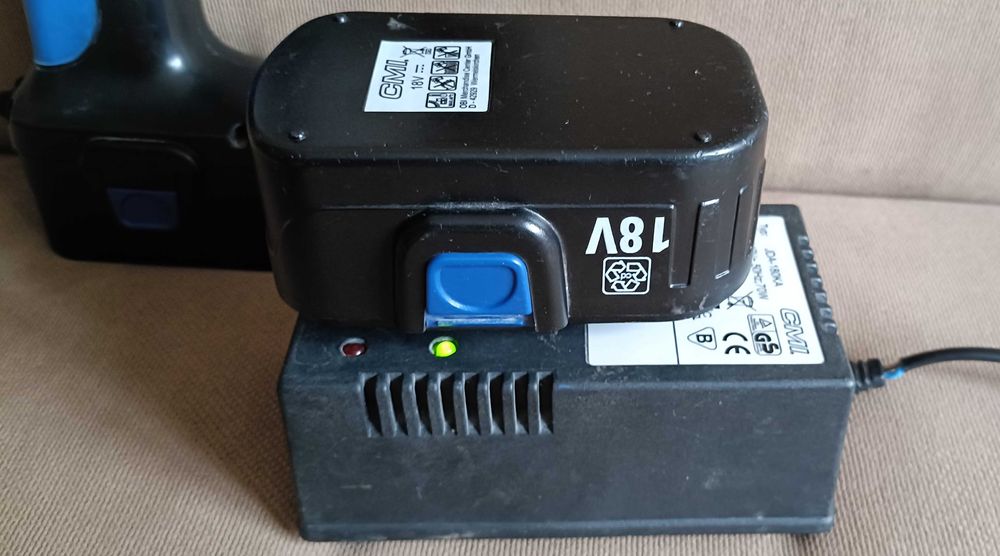 Wiertarko-wkrętarki CMI CCD10180T8 z 2 akumulatorami  18V i ładowarką