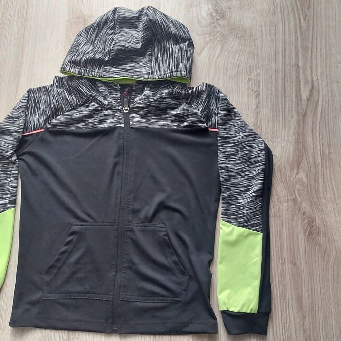Bluza z kapturem sportowa swetr narzuta rozmiar 134 dziewczynka