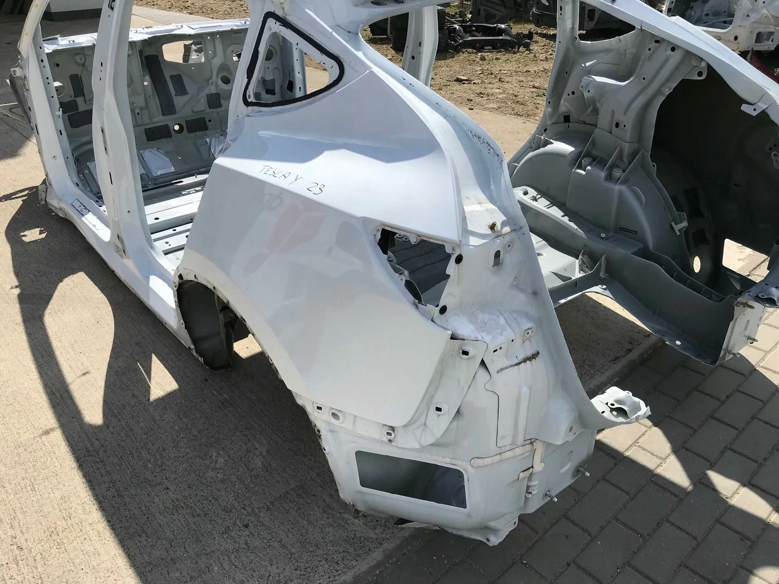 Tesla Model Y крило заднє, фільонка, четверть - рестайл дорестайл