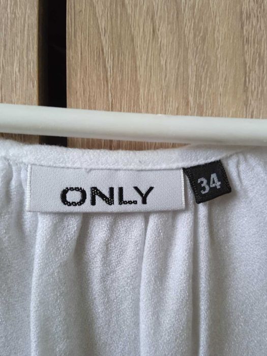 biała bluzka damska