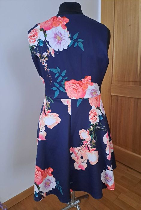 Sukienka rozkloszowana r 42-44