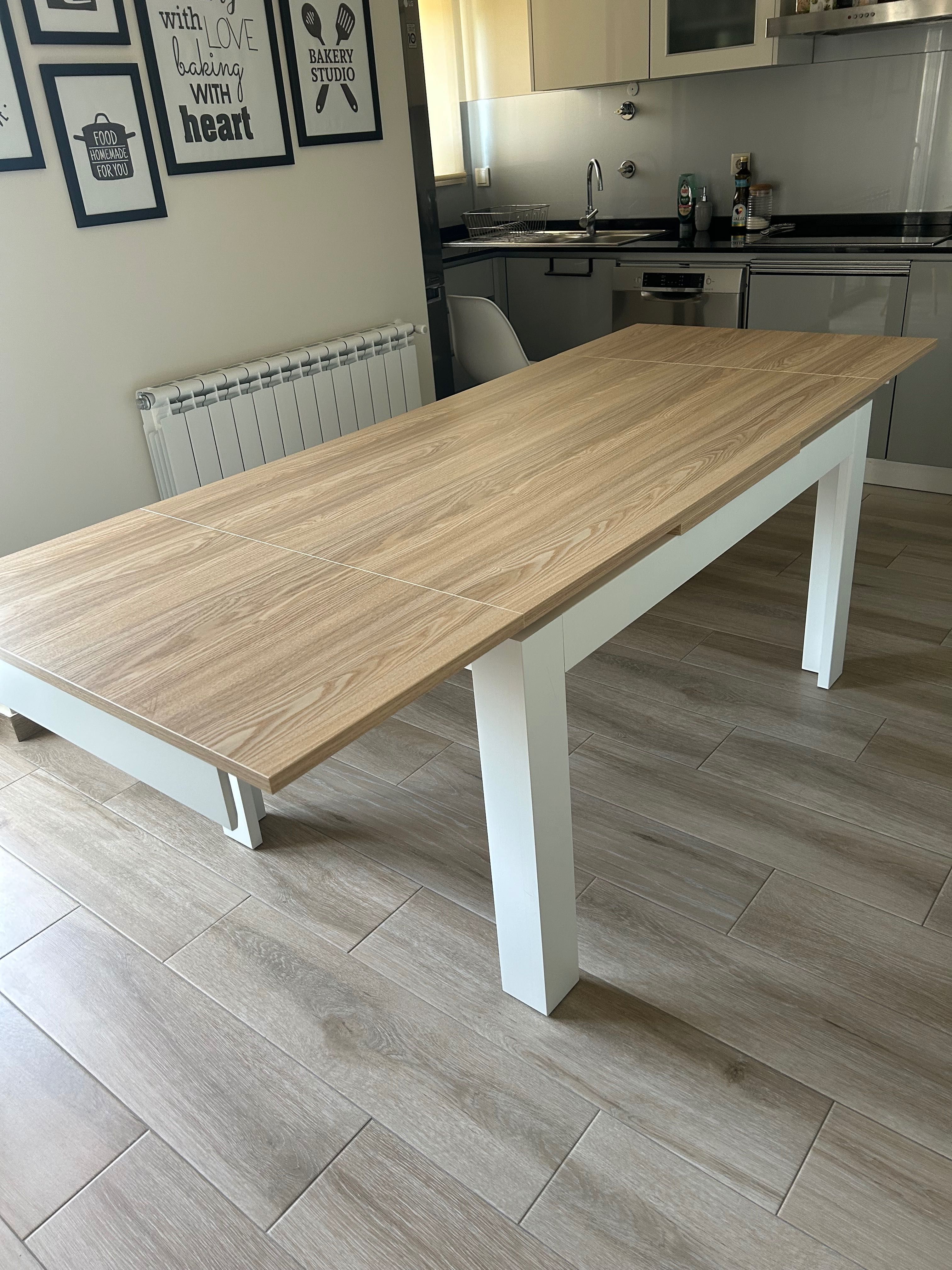 Mesa de Madeira Clara Extensível