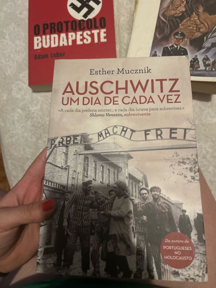 Livro ‘Auschwitz: um dia de cada vez’ de Esther Mucznik