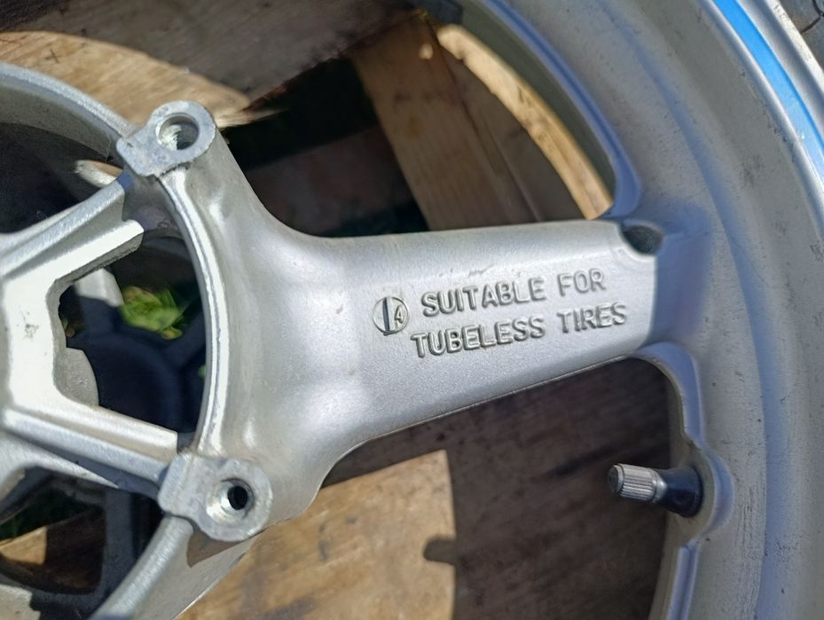 Opona przód przednia Yamaha R6 rj03 99 - 02 r felga opona Pirelli