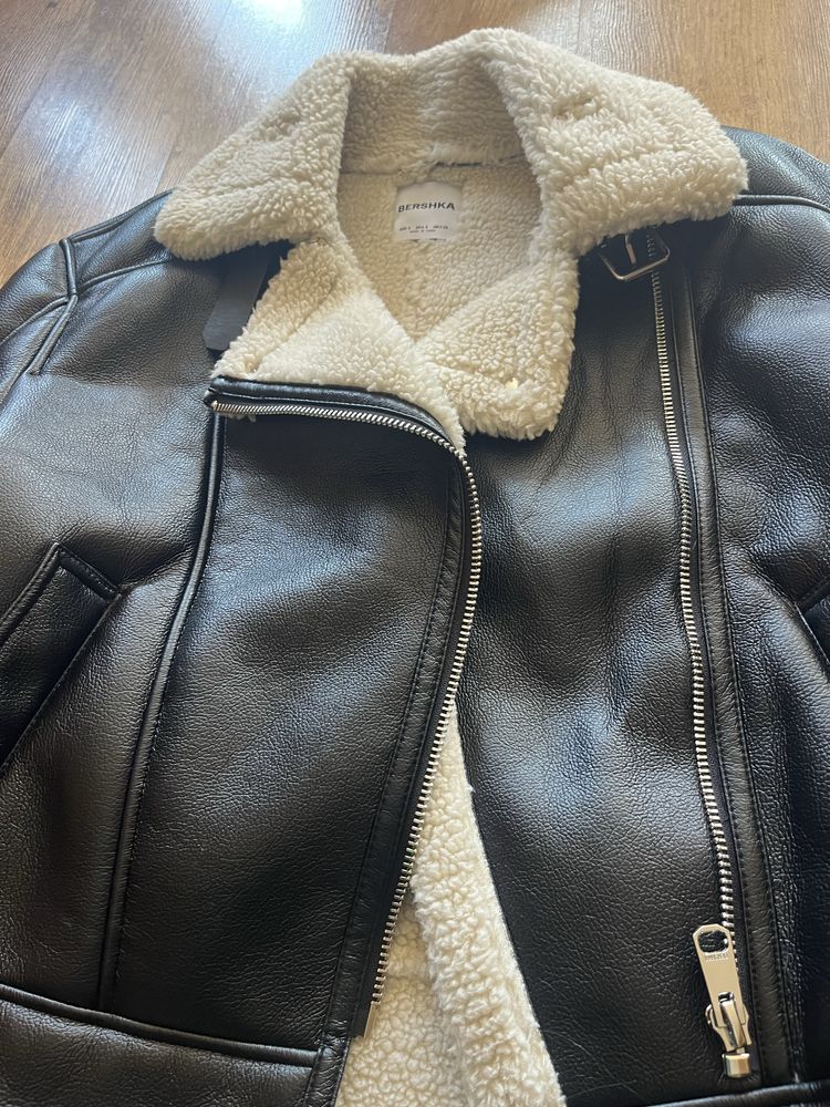 Жіноча дублянка Bershka