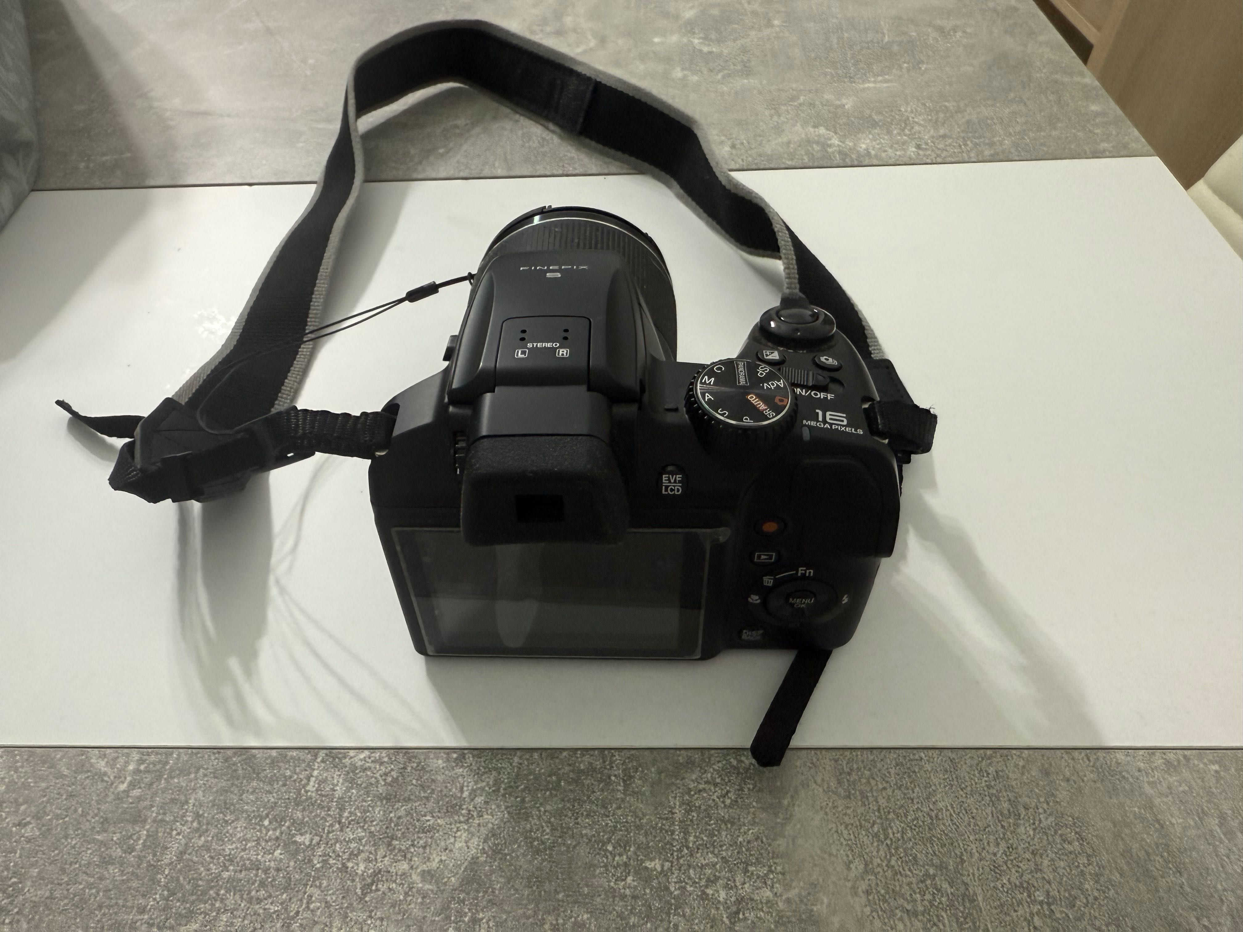 Máquina Fotográfica Compacta Fujifilm FinePix S8600