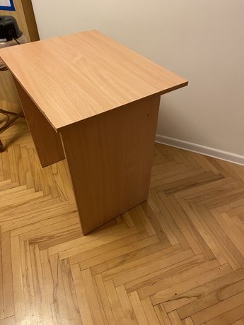 Biurko z wysuwaną półką