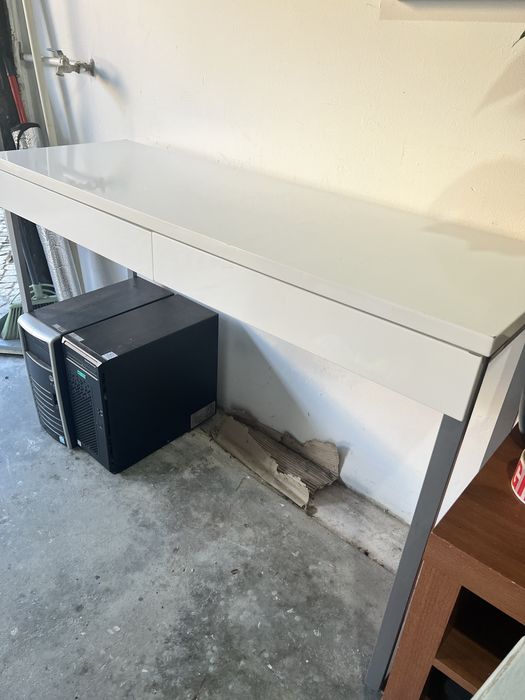 Aparador branco com 2 gavetas