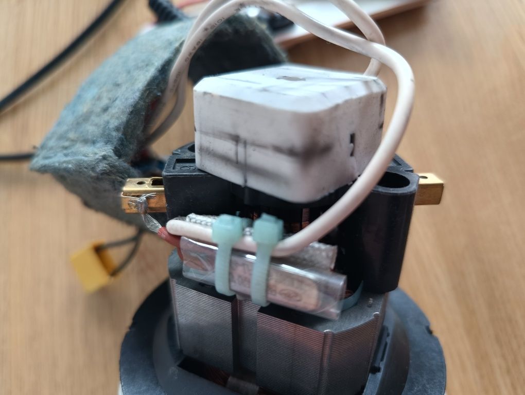 Silnik kompletny włącznik przewód 600 W 230V