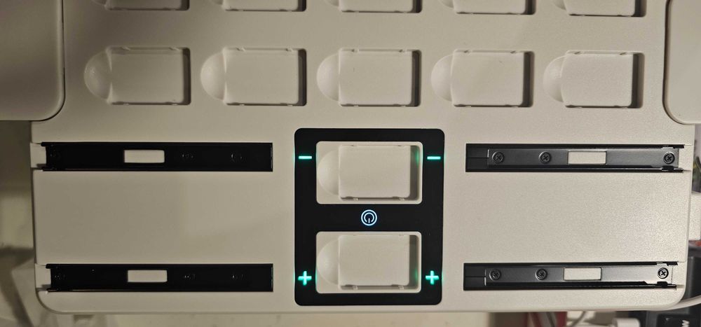 Kytok stacja ładująca stojak organizer do nintendo switch oled biała.