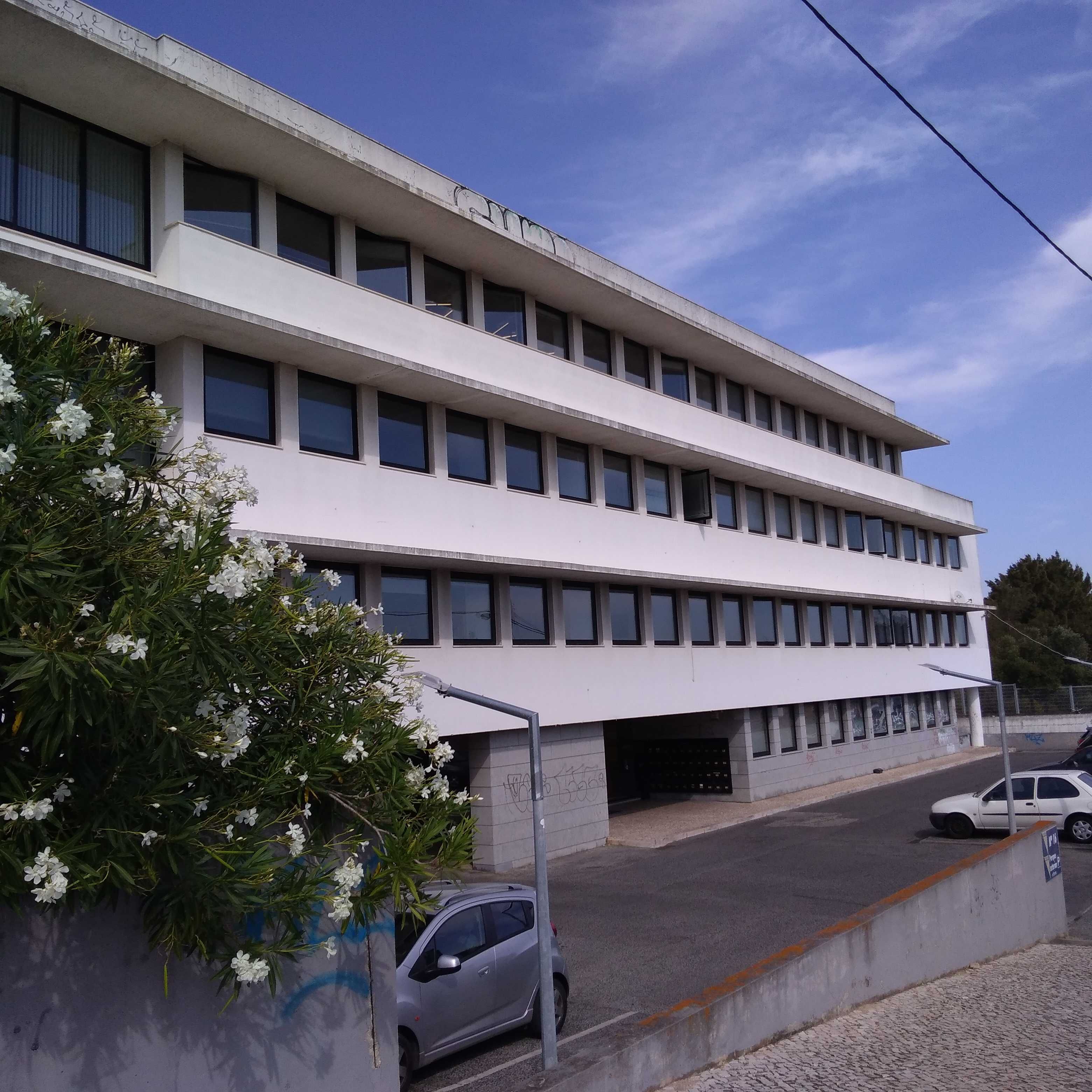 Estacionamento perto do Comboio de Monte Abraão