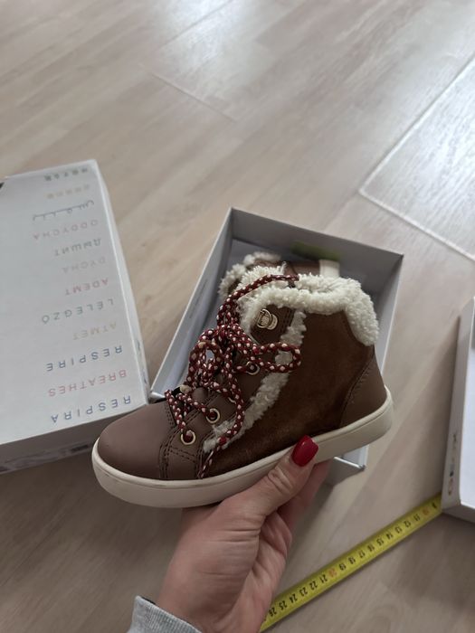 Продам дитяче осінньо-зимове взутт Geox