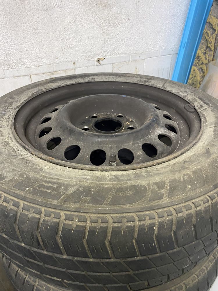 Jantes de ferro + pneus Michelin para Mercedes (16 polegadas)