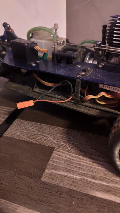 Carro telecomandado a gasolina