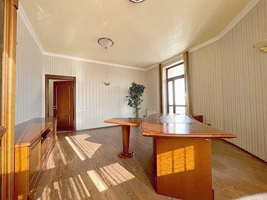 Аренда отличного офиса 180 м2 с мебелью в Центре Киева