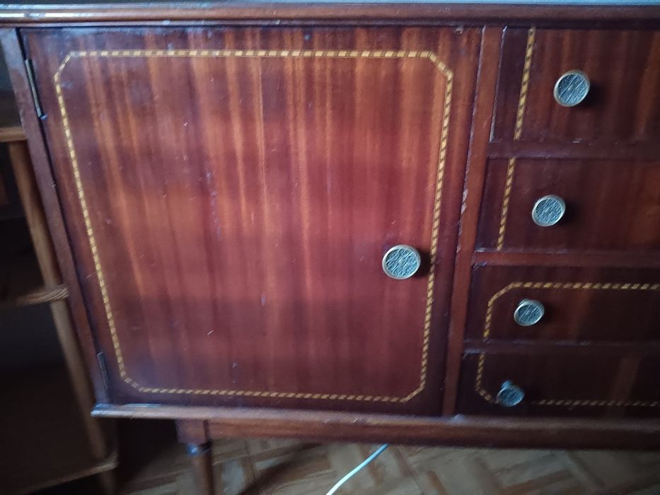 Vendo aparador e cristaleira vintagem em madeira lacada