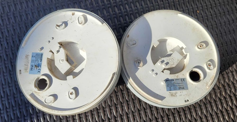 2 Candeeiros Philips de exterior