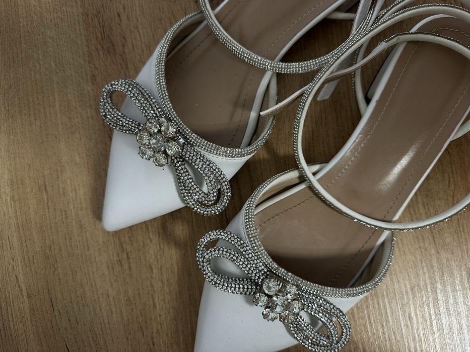 Туфлі-балетки з гострим носочком та бантиком