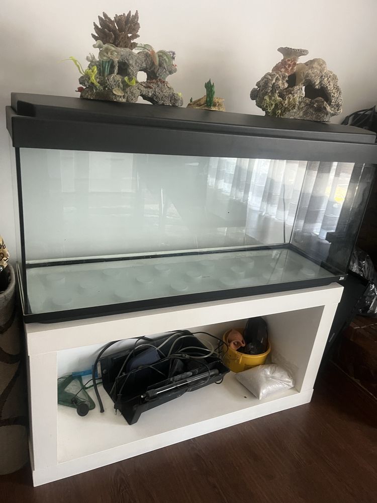 Aquario com movel e acessorios