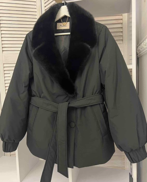 Продам жіночий пуховик з норкою