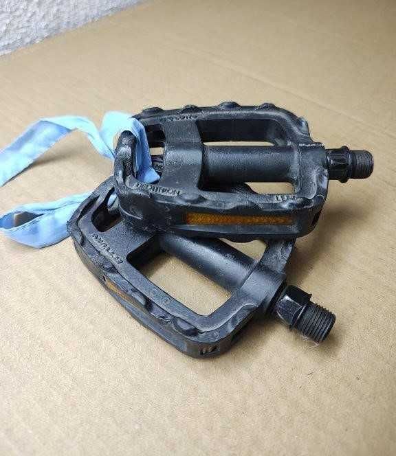 Pedais, selim, suspensões, guiador, rodas 20' e 26' e outro material