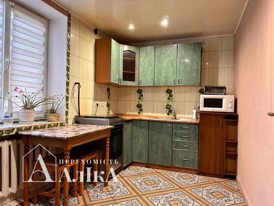 Продам частину будинку з власним двором