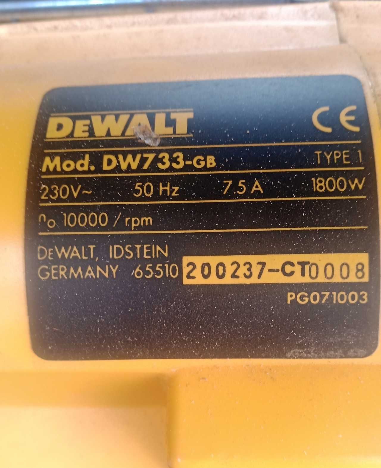Plaina Desengrossadora DeWalt DW733