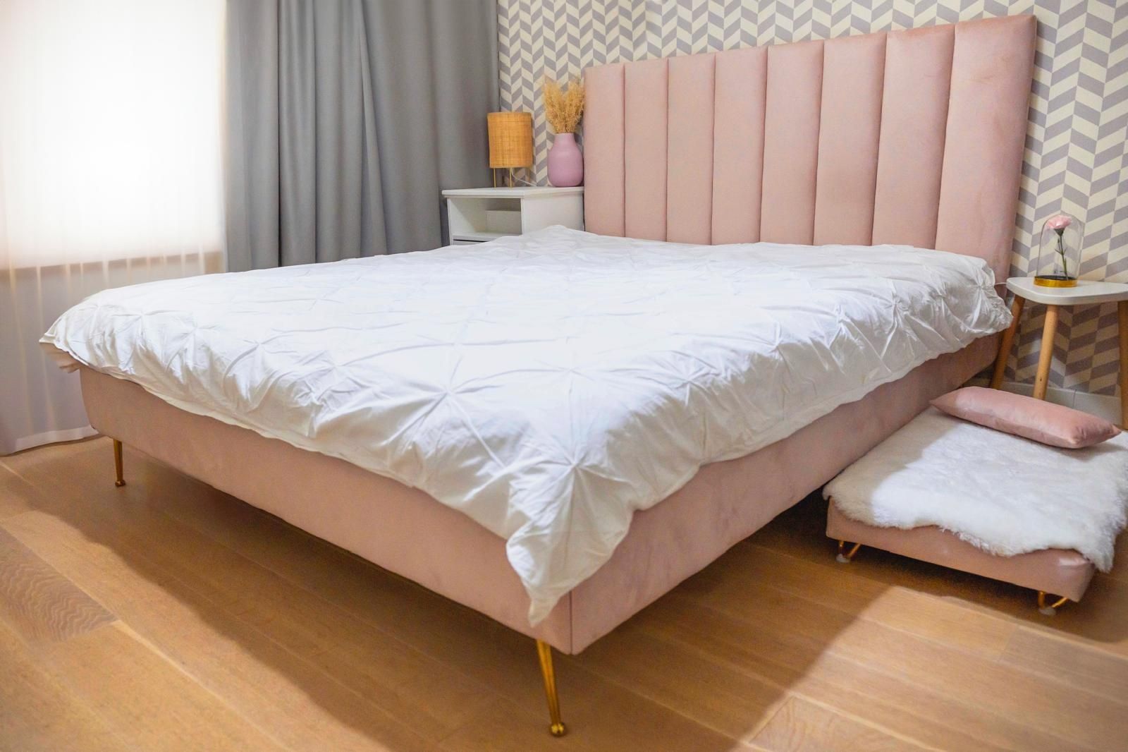 Łóżko tapicerowane 160 cm pudrowy róż i złoto. PŁOCK