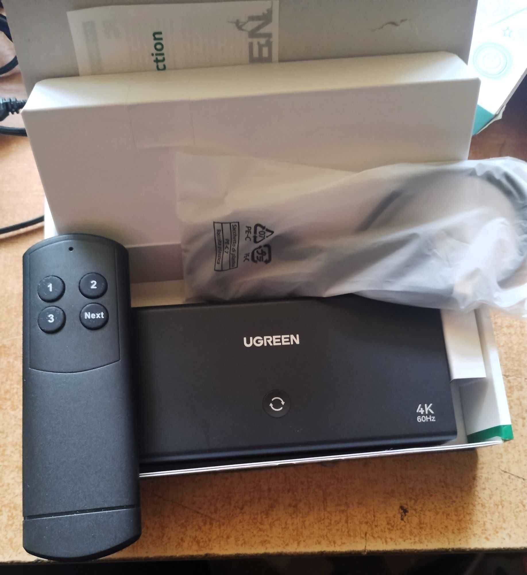Ugreen CM598 (15376) 4k 60Hz 3 wejścia 1 wyjście HDMI Splitter
