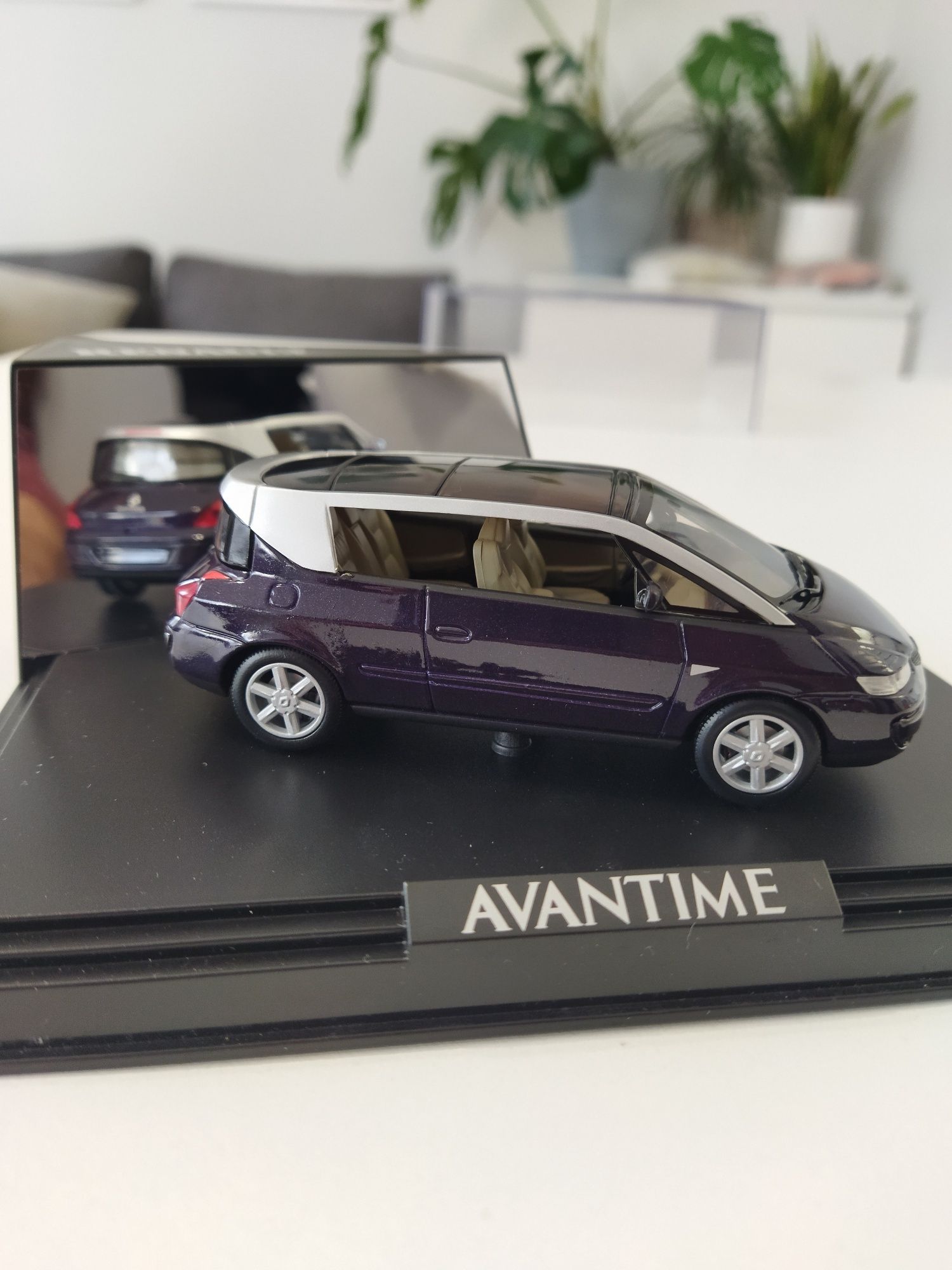 Model Renault Avantime Noir Nocturne 1/43 Norev 1:43 w gablocie