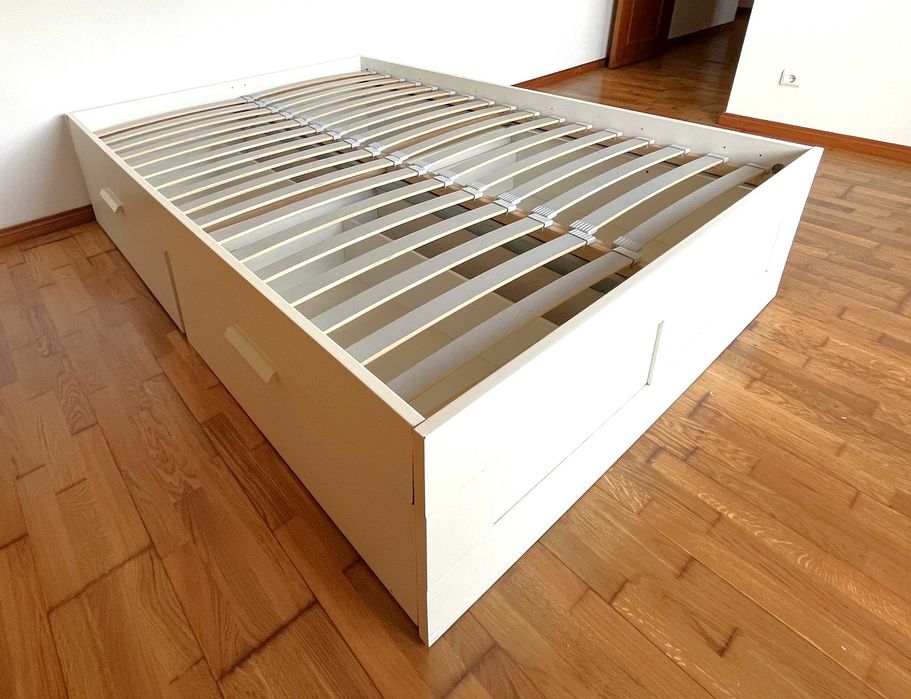 Ikea - Cama Casal Brimnes Branca (140x200cm) com Estrado