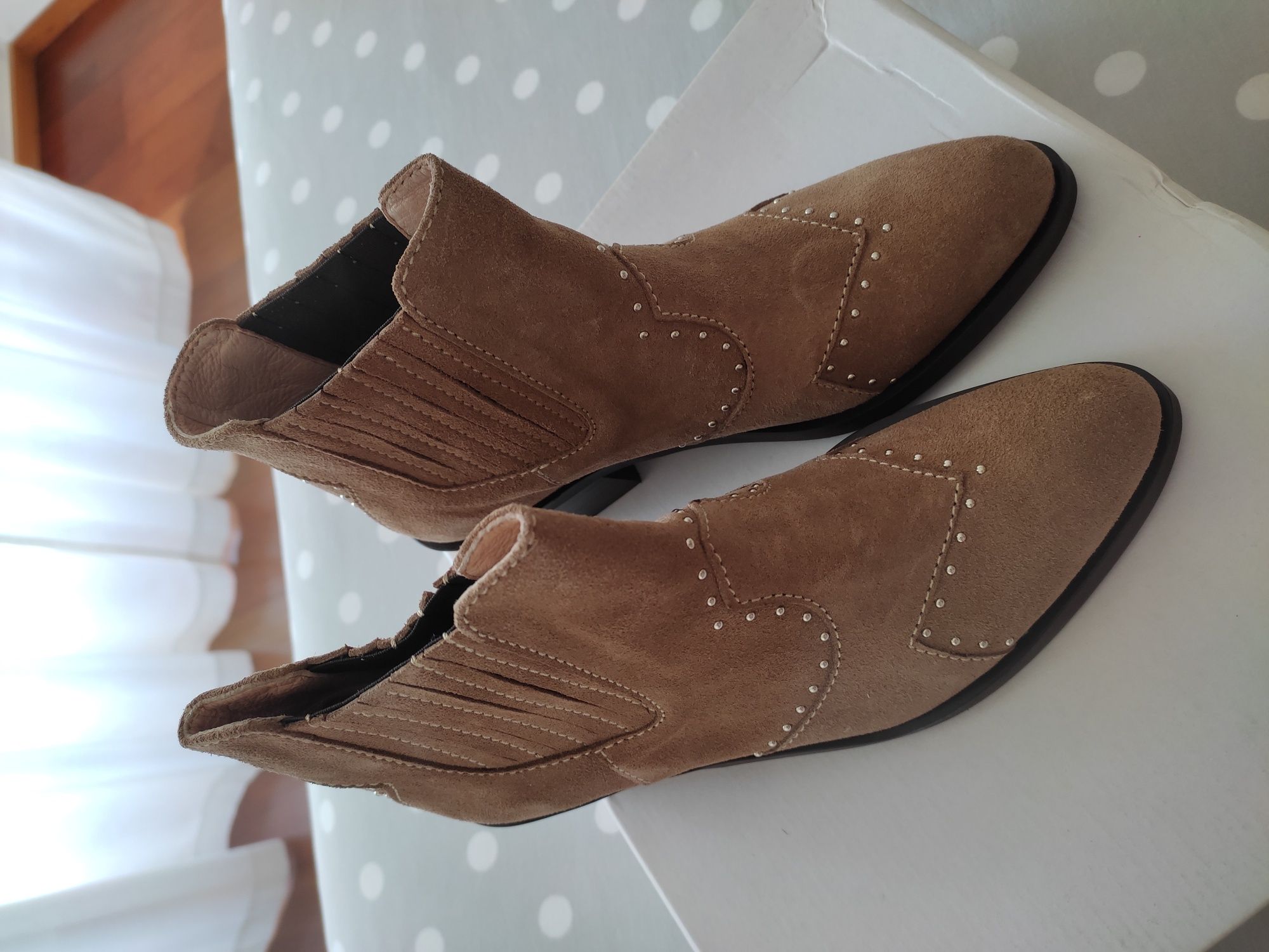 Botins camurça Taupe NOVOS