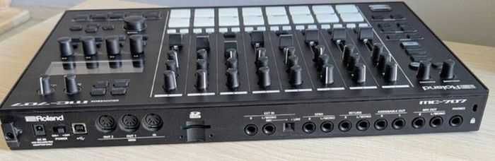 Roland MC 707 Groovebox