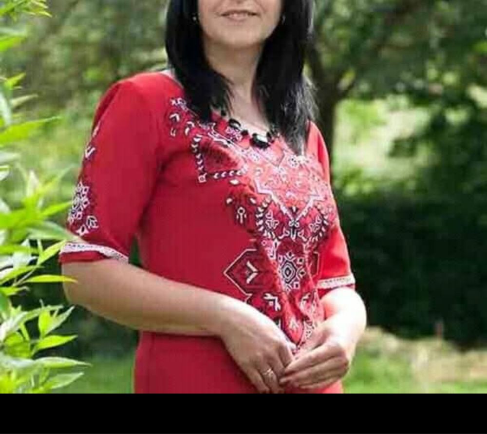 Вишита сукня жіноча