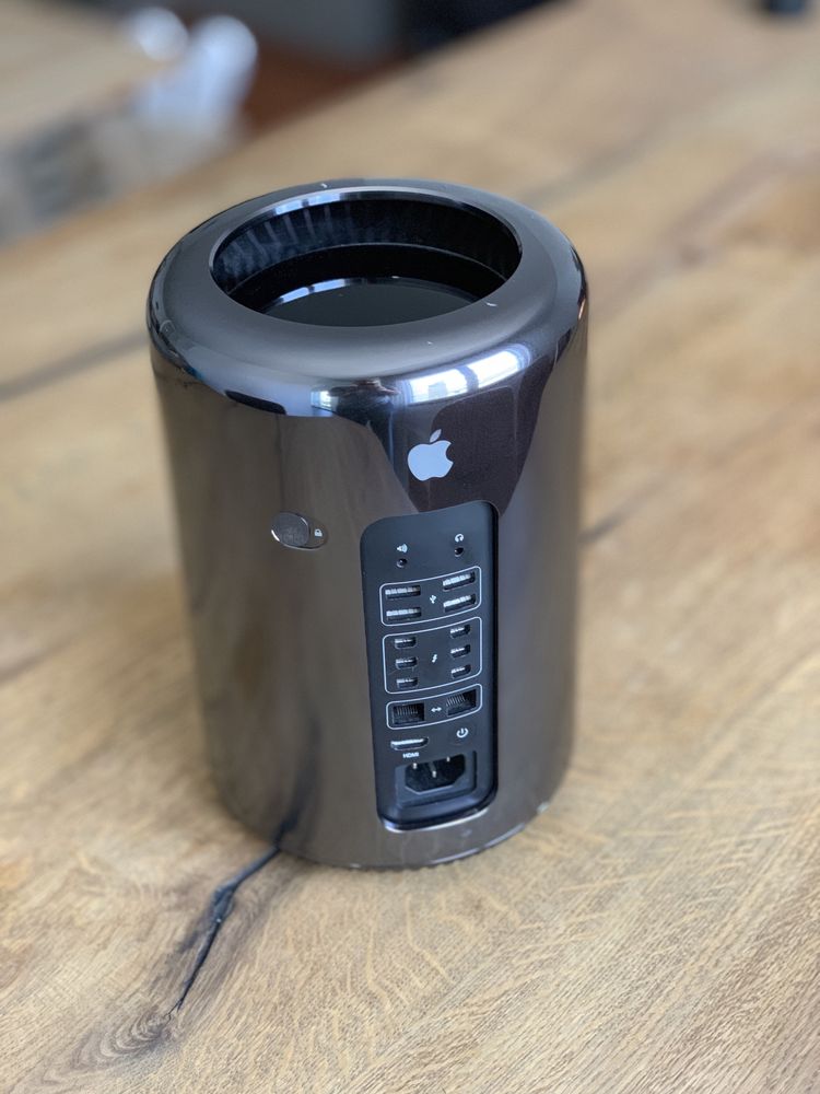 Apple Mac Pro  12 cores 128gb ram 1TB ssd