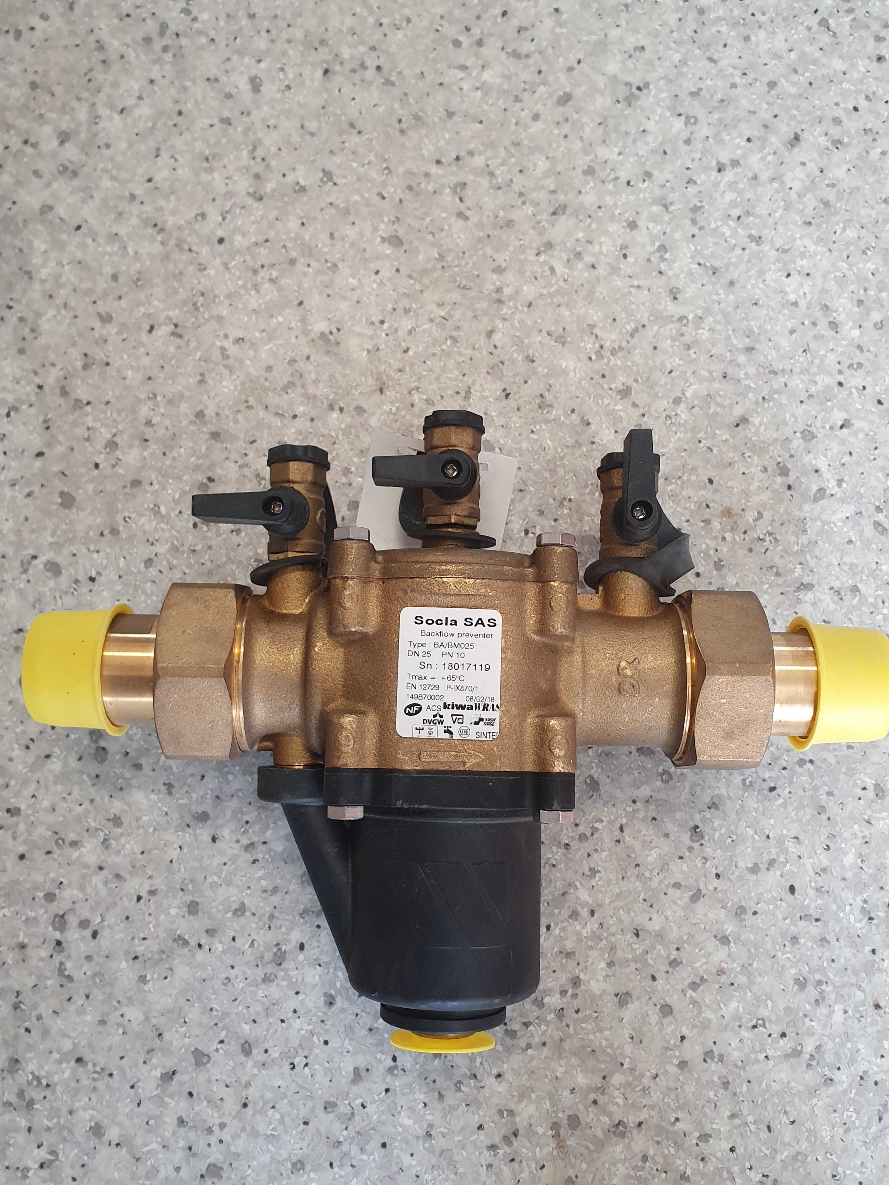 reduktor ciśnienia wody z filtrem siatkowym firmy Honeywell D06F