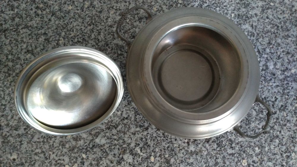 Caixa em estanho com barra decorativa