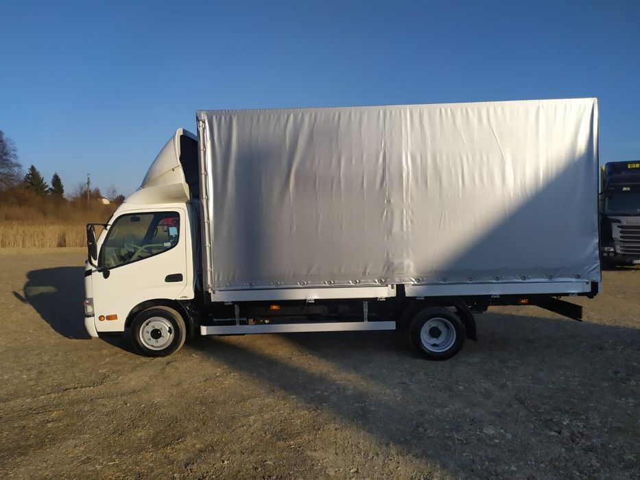 Toyota Dyna 'M35.33' 3.0L [D-4D] 144HP Carroçaria tipo TIR (8 Paletes)