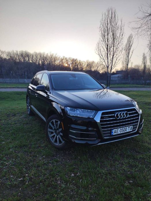 Продам AUDI Q7 2015