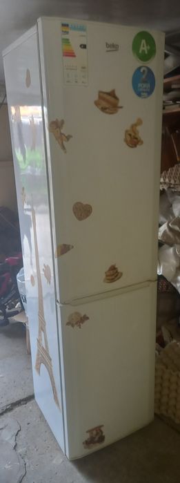 Холодильник с нижней морозильной камерой  БЕКО