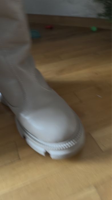 Чоботи жіночі