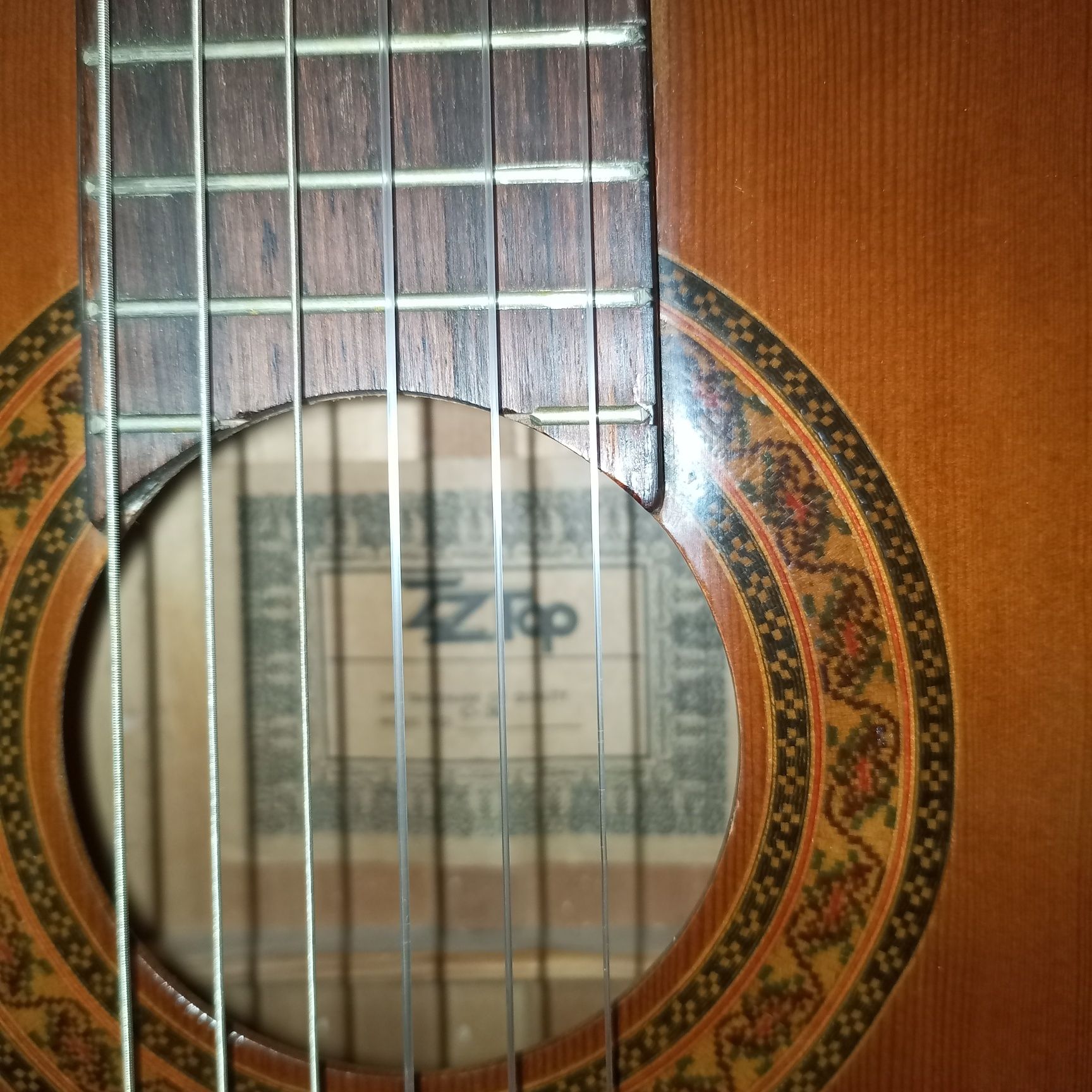 Продам классическую гитару