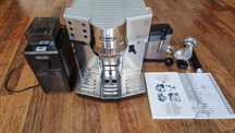 Ekspres do kawy Delonghi EC850M  + młynek żarnowy Delonghi KG79