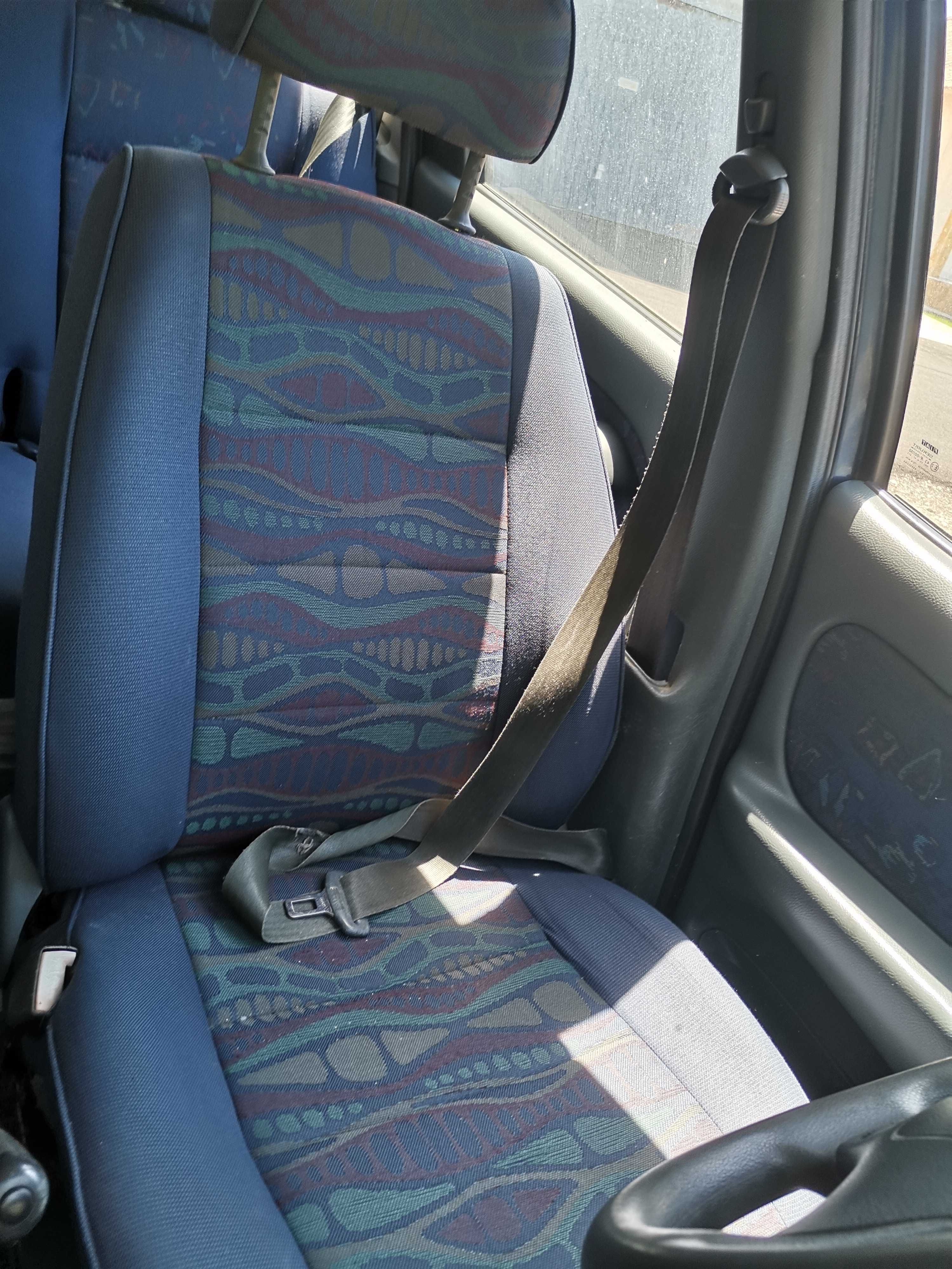 Vendo carro inteiro ou por peças