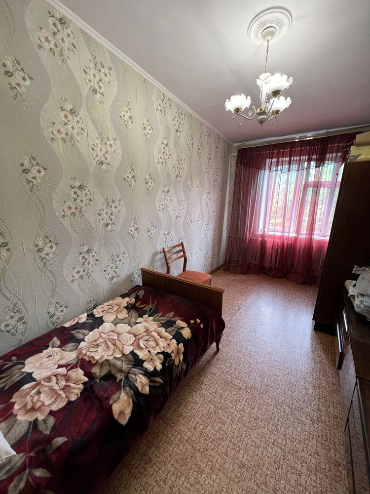 Трикімнатна квартира район 18 школи